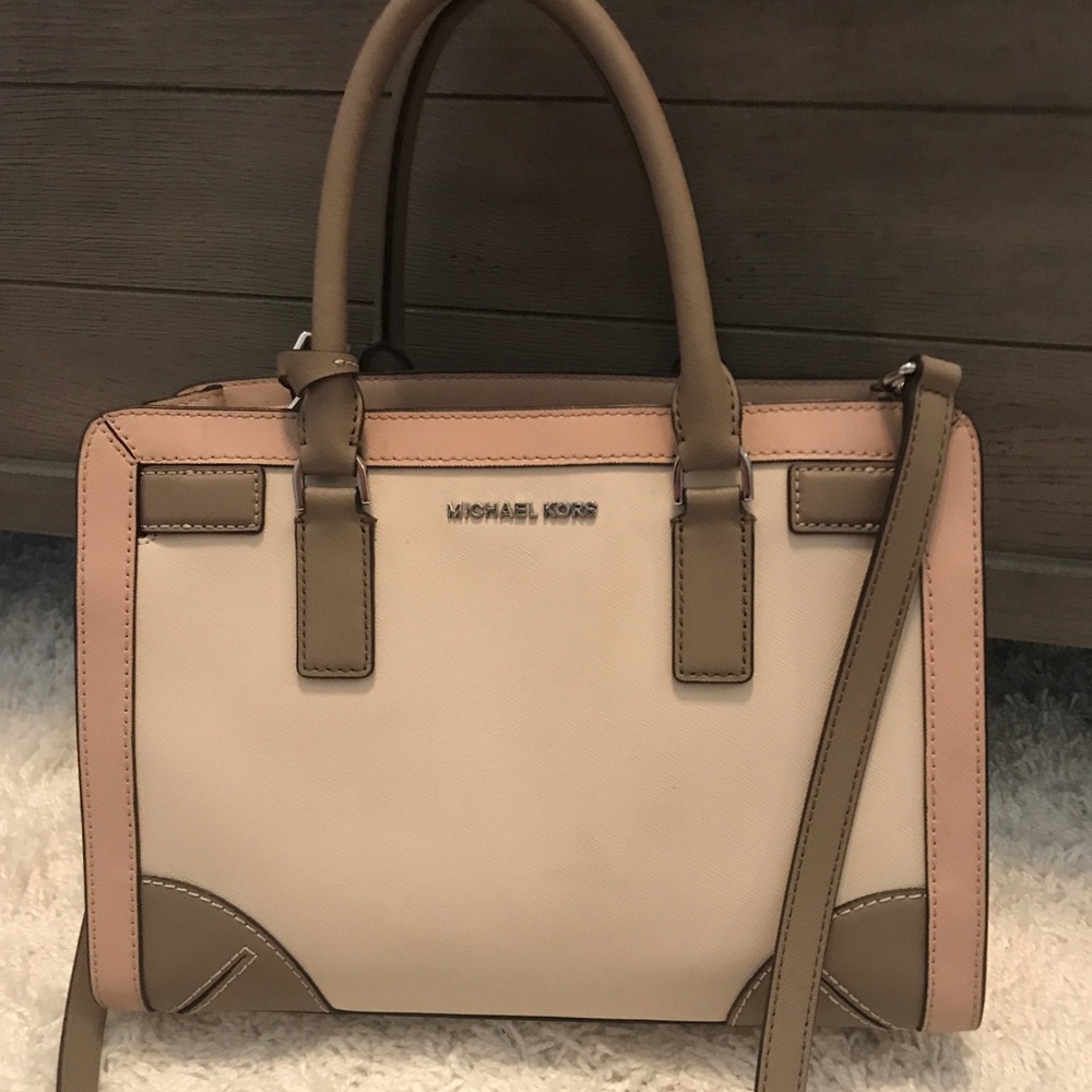 Micheal Kors purse authentic